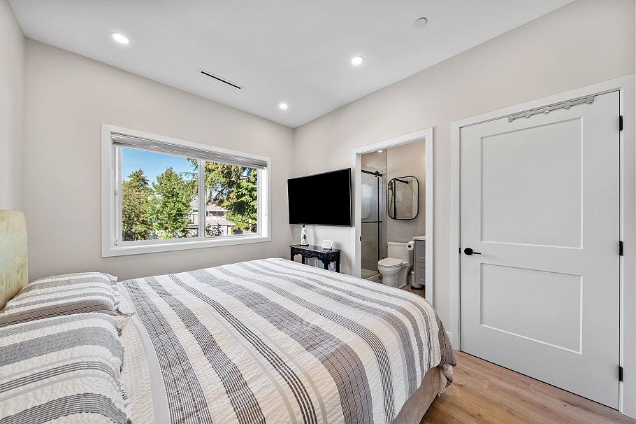1 2749 E 54th Avenue Vancouver, BC - 18