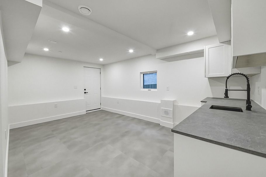 1 2339 Parker Street Vancouver, BC - 18