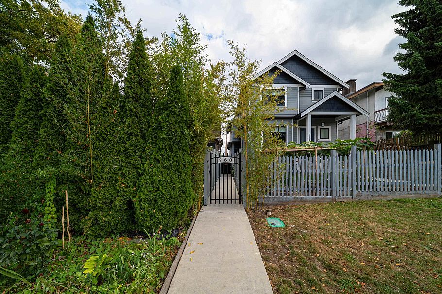 960 Renfrew Street Vancouver, BC - 32