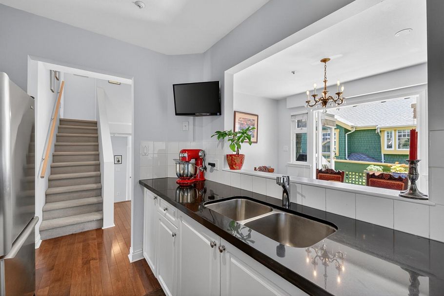 2950 W 8th Avenue Vancouver, BC - 8