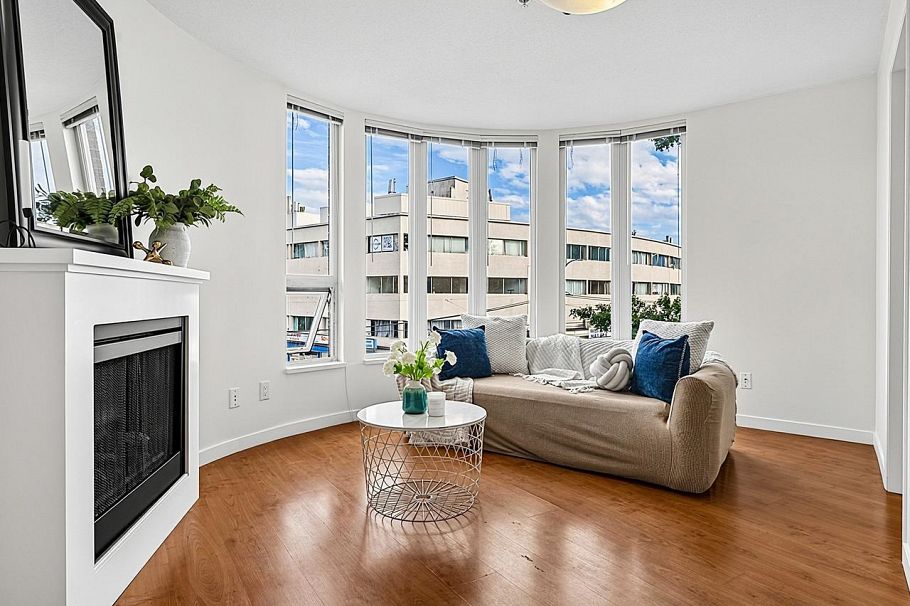 309 3089 Oak Street Vancouver, BC - 2