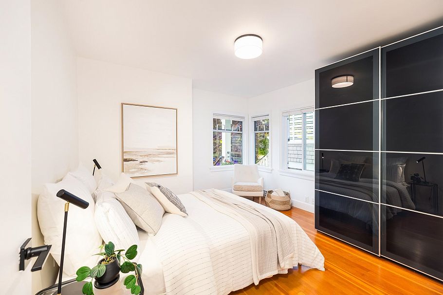3311 W 8th Avenue Vancouver, BC - 24