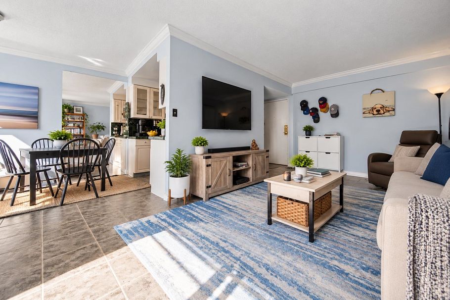 803 1270 Robson Street Vancouver, BC - 4