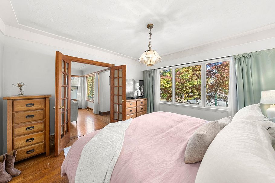 2554 Adanac Street Vancouver, BC - 11