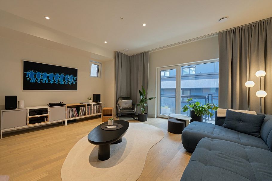 24 632 E 3rd Street North Vancouver, BC - 1