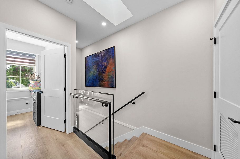 1 2749 E 54th Avenue Vancouver, BC - 11