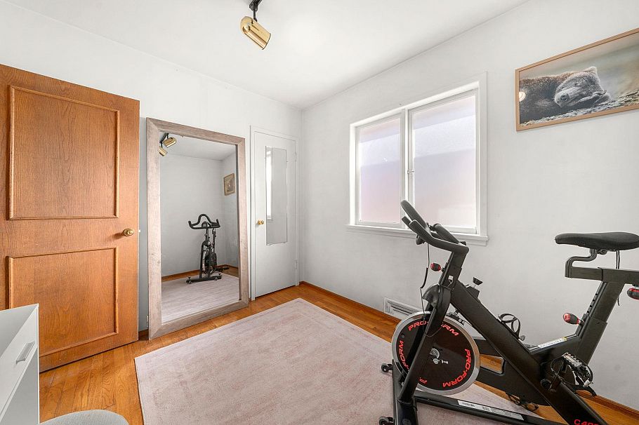 2554 Adanac Street Vancouver, BC - 25