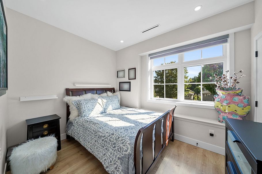 1 2749 E 54th Avenue Vancouver, BC - 13
