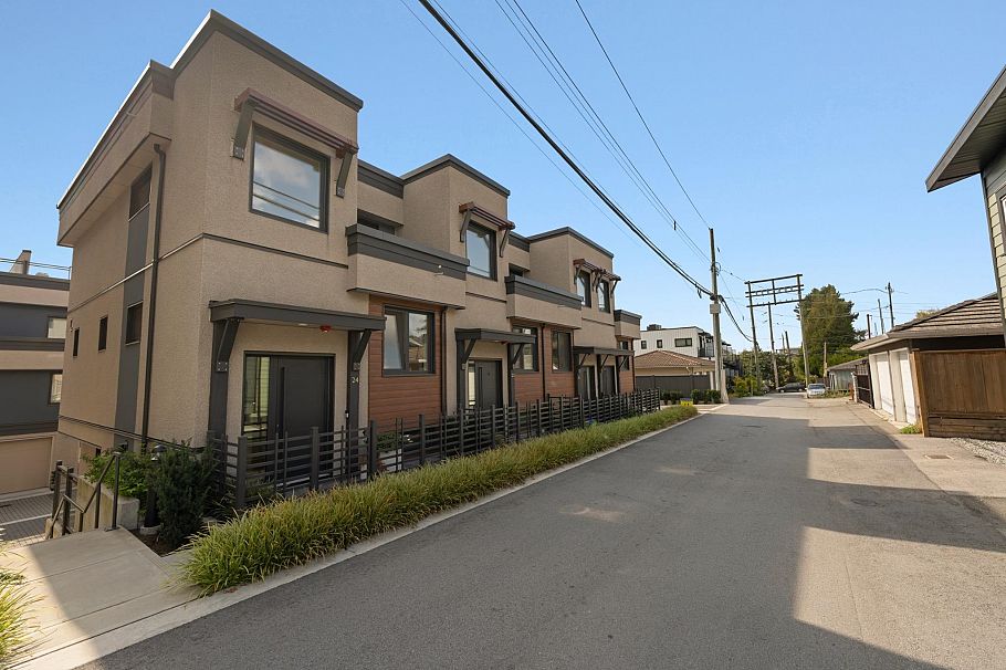 24 632 E 3rd Street North Vancouver, BC - 38