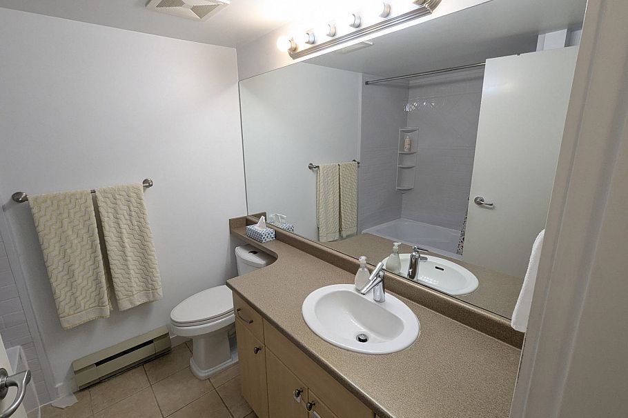 210 2891 E Hastings Street Vancouver, BC - 9