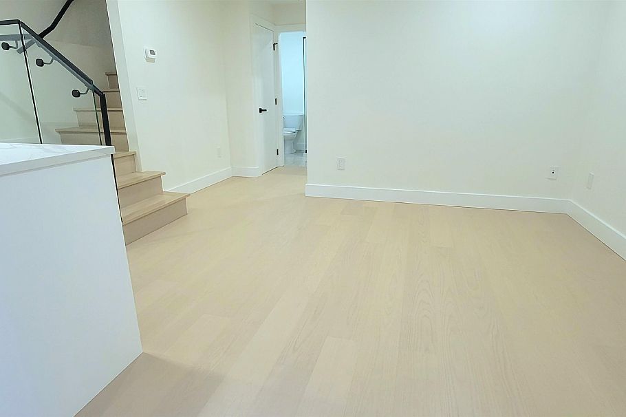 1 2741 Grant Street Vancouver, BC - 16