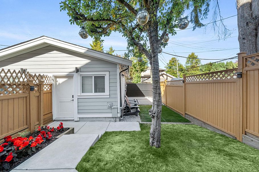 1 2749 E 54th Avenue Vancouver, BC - 31