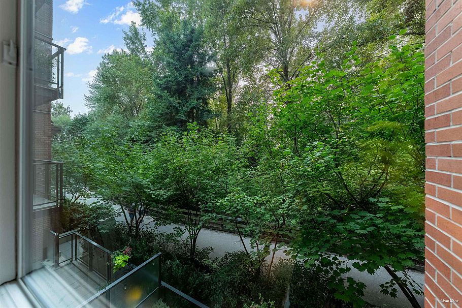 205 733 W 3rd Street North Vancouver, BC - 32