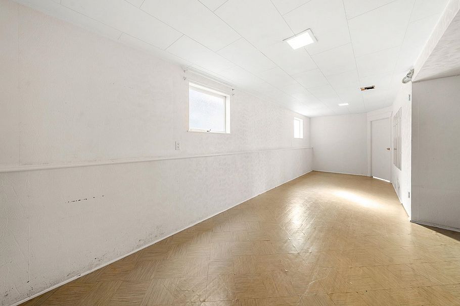 2554 Adanac Street Vancouver, BC - 30