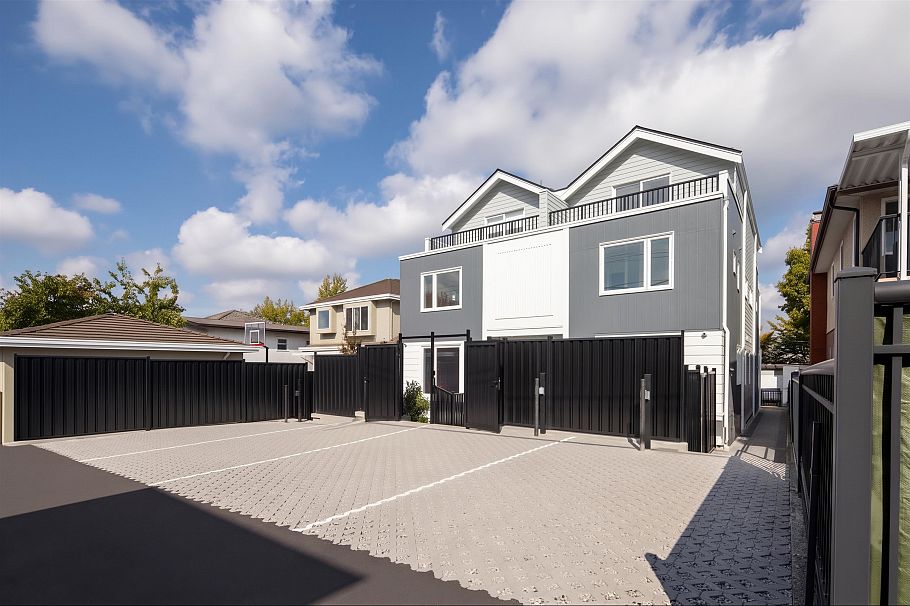 2 3268 E 18 Avenue Vancouver, BC - 37