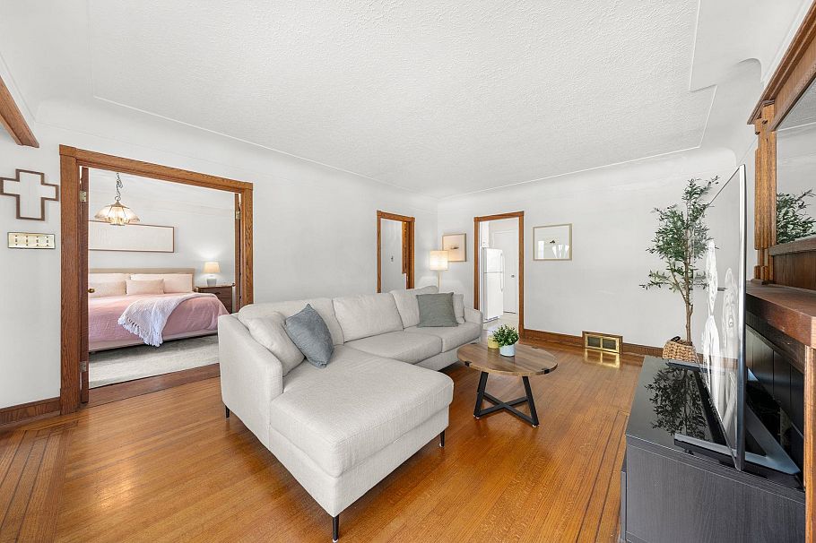 2554 Adanac Street Vancouver, BC - 7