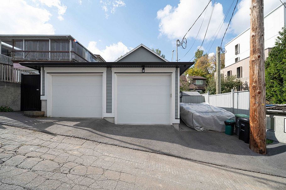 960 Renfrew Street Vancouver, BC - 31