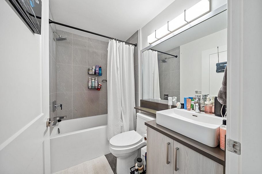 1 2749 E 54th Avenue Vancouver, BC - 26
