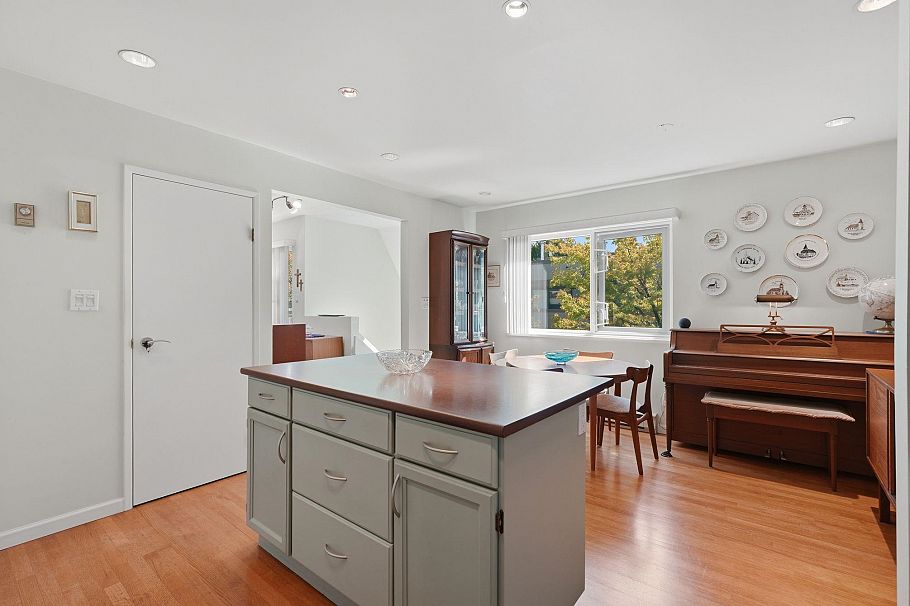 1344 W 7th Avenue Vancouver, BC - 10