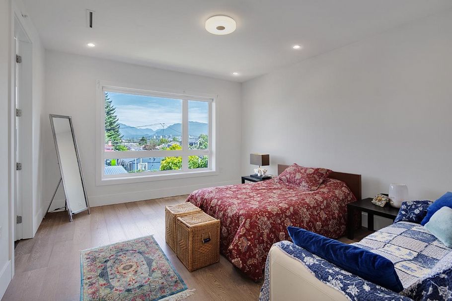 3191 E 21st Avenue Vancouver, BC - 21