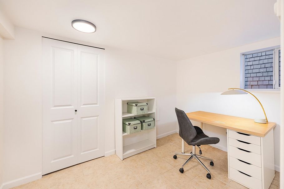 3311 W 8th Avenue Vancouver, BC - 37