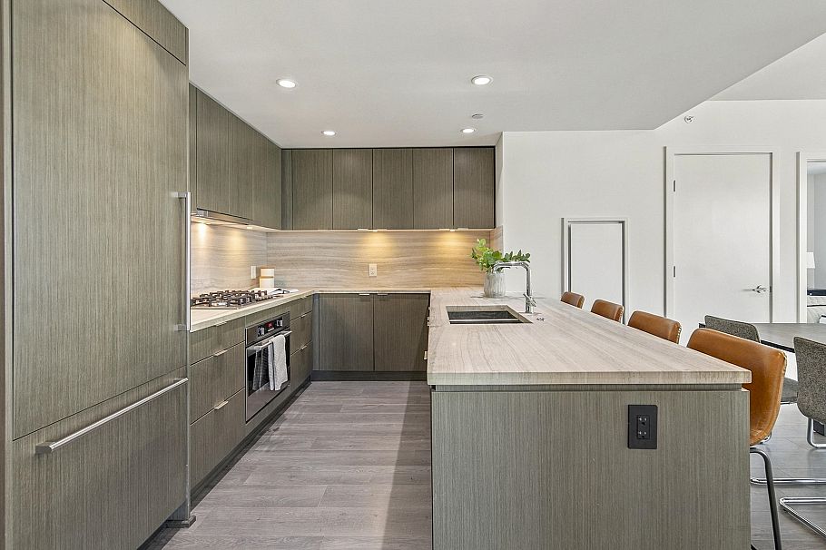 907 112 E 13th Street North Vancouver, BC - 3