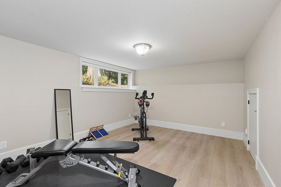 3815 Sunnycrest Drive North Vancouver, BC - 34