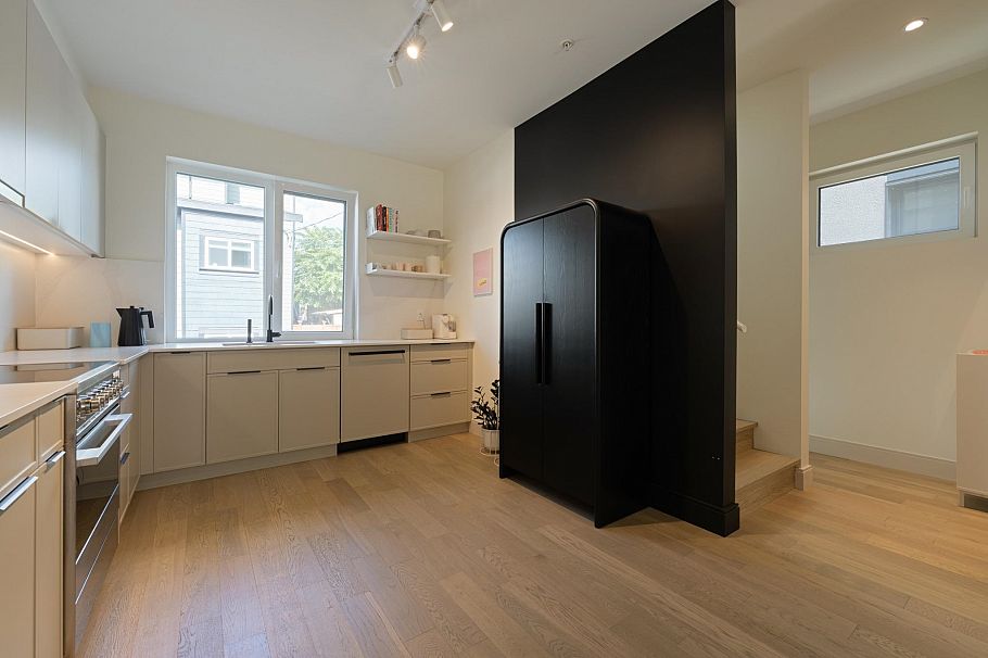 24 632 E 3rd Street North Vancouver, BC - 18