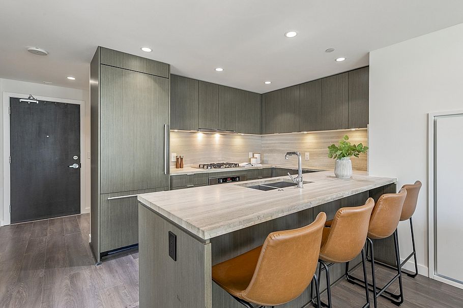 907 112 E 13th Street North Vancouver, BC - 6
