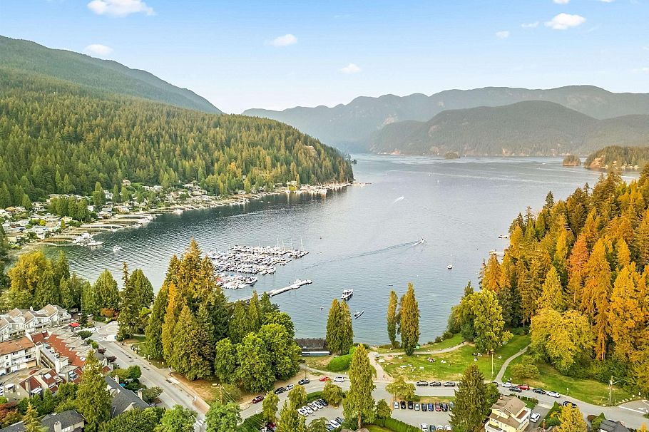 4646 Cove Cliff Road North Vancouver, BC - 34