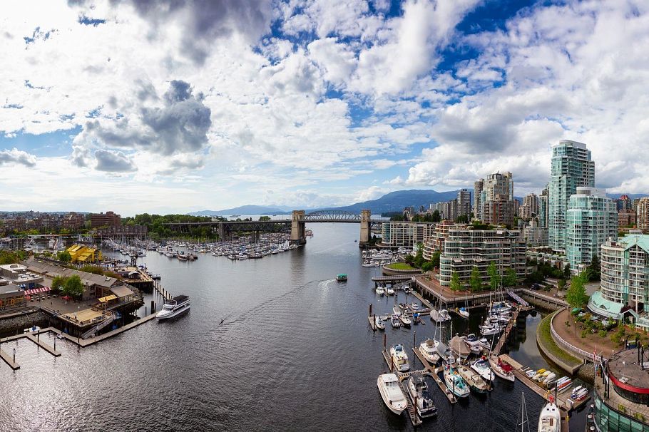 1344 W 7th Avenue Vancouver, BC - 32