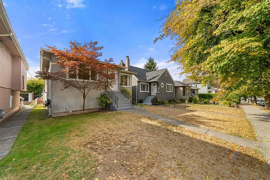 2554 Adanac Street Vancouver, BC - 2