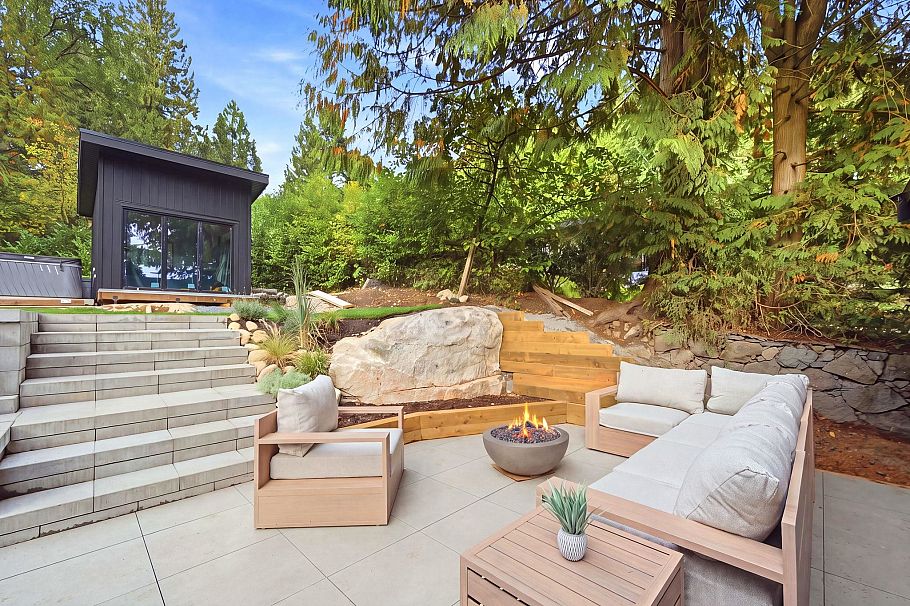 4646 Cove Cliff Road North Vancouver, BC - 37