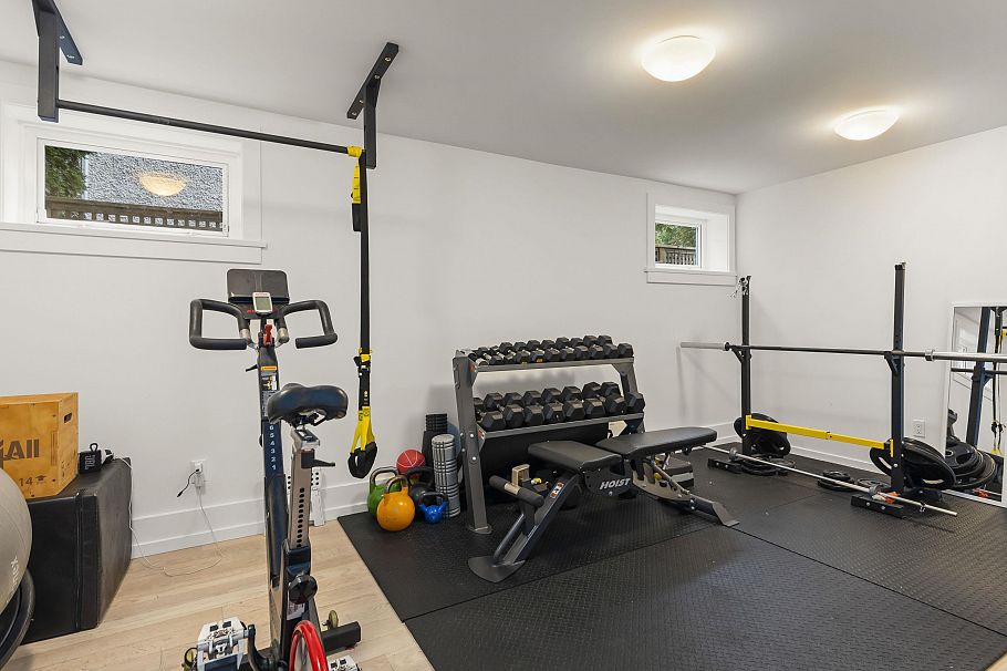 4070 W 13th Avenue Vancouver, BC - 32