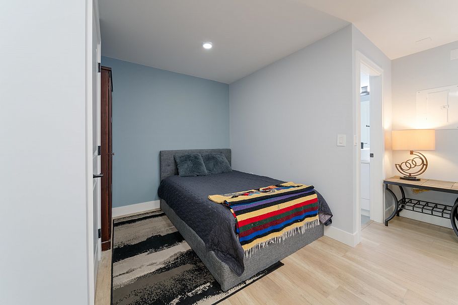 960 Renfrew Street Vancouver, BC - 23
