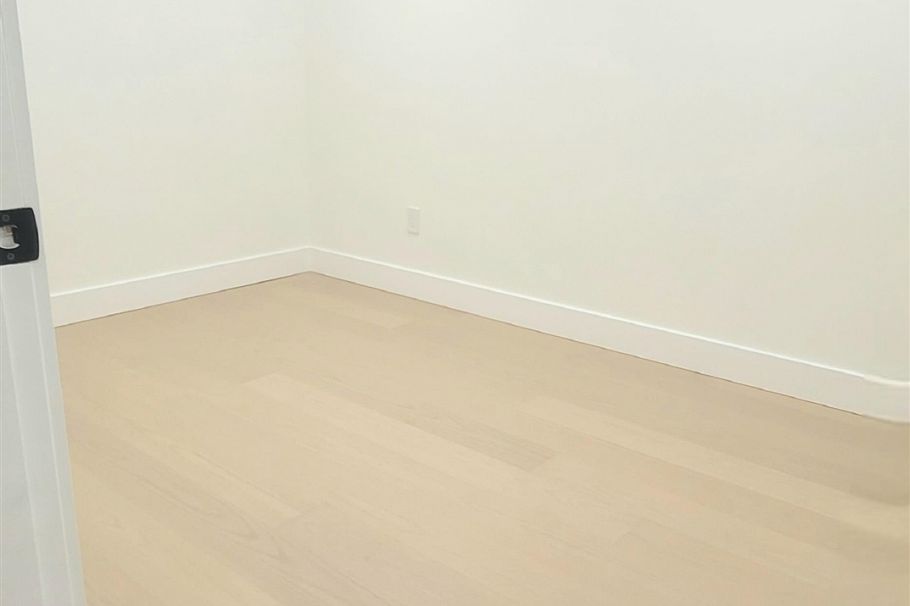 1 2741 Grant Street Vancouver, BC - 18
