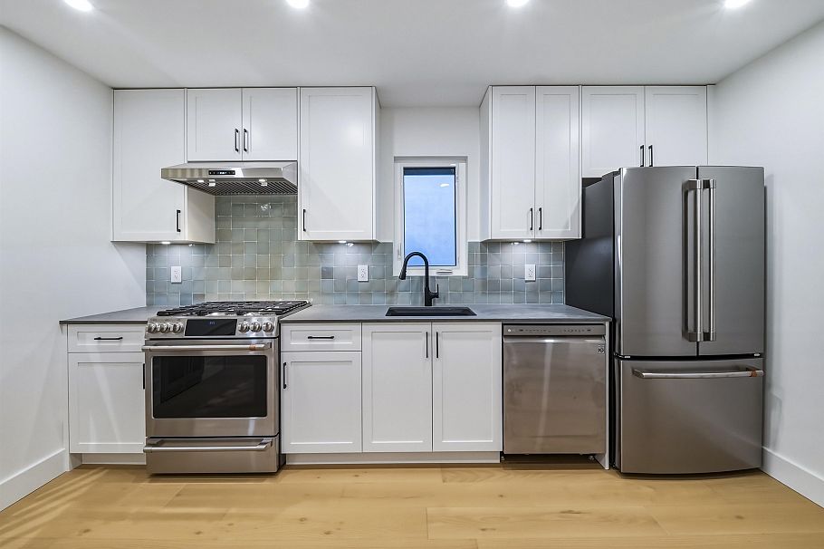 1 2339 Parker Street Vancouver, BC - 8