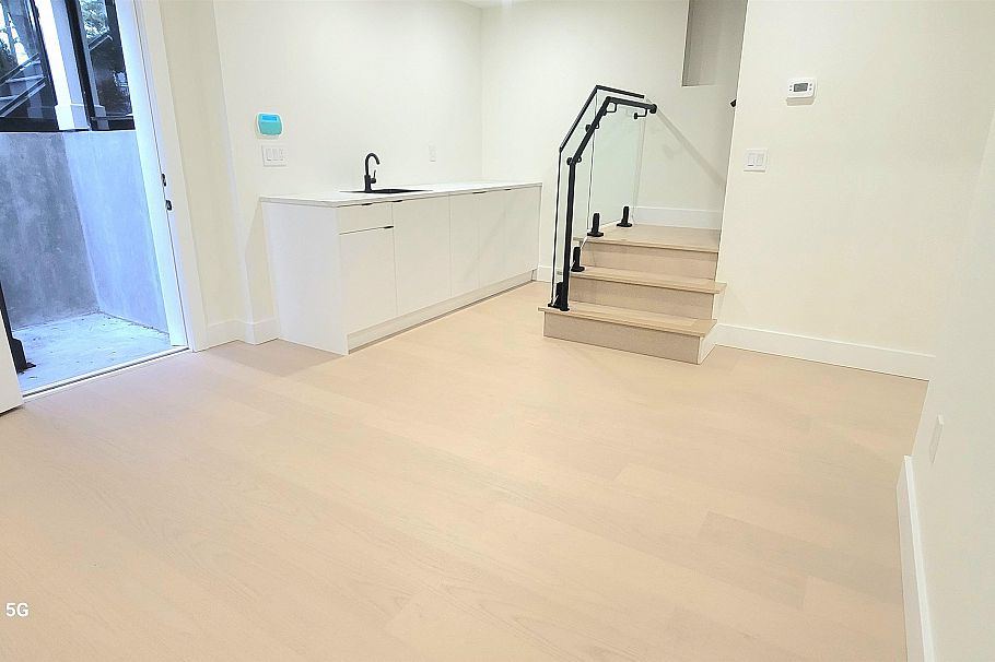 1 2741 Grant Street Vancouver, BC - 15