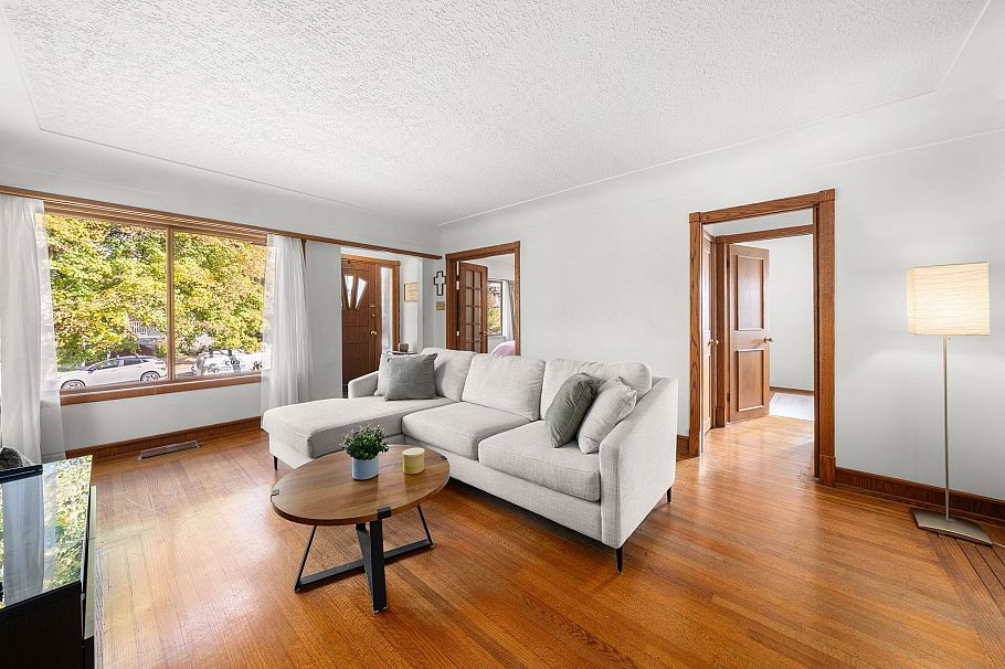 2554 Adanac Street Vancouver, BC - 6