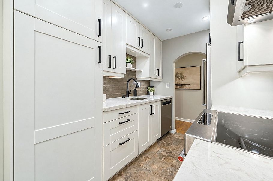 403 555 W 28th Street North Vancouver, BC - 8