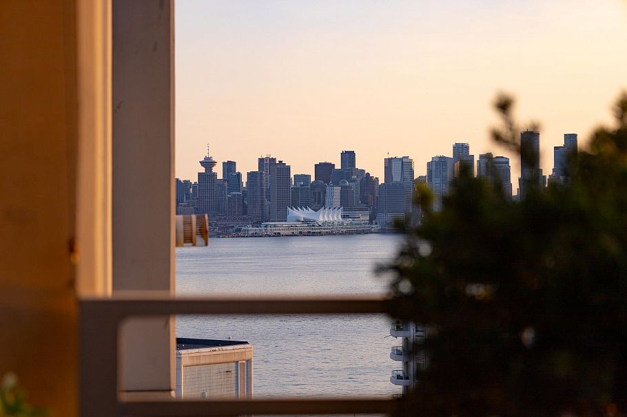 1505 155 W 1st Street North Vancouver, BC - 25