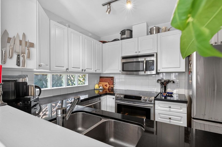 2950 W 8th Avenue Vancouver, BC - 6
