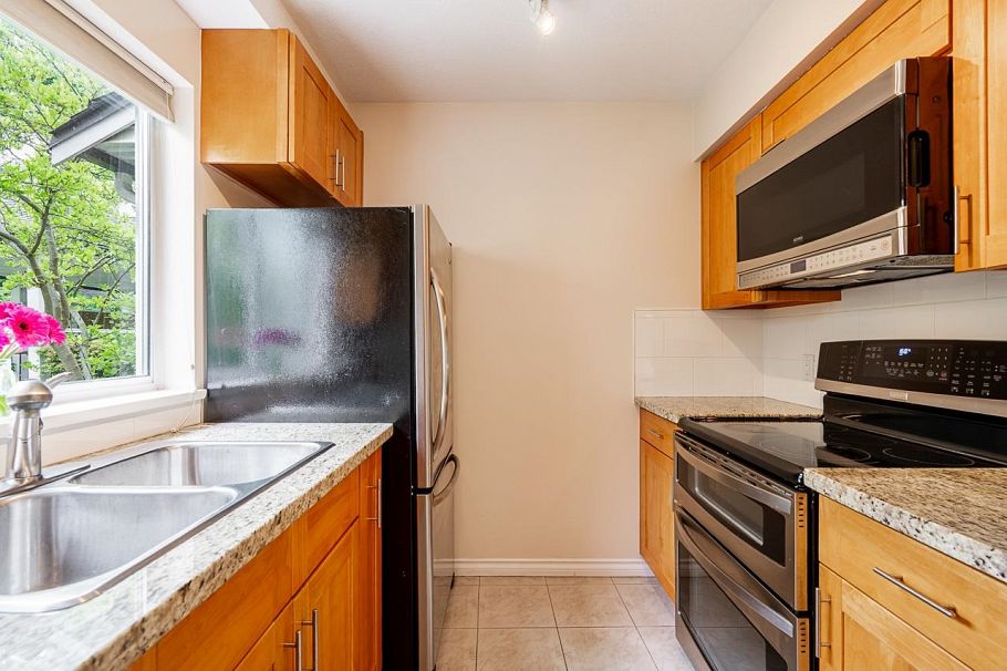 30 4311 Sophia Street Vancouver, BC - 30