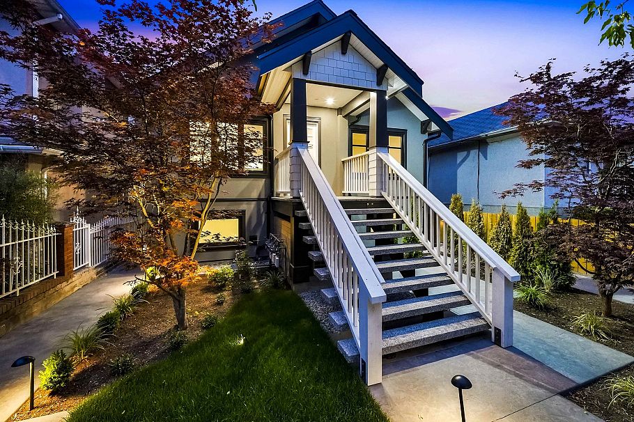 1 2339 Parker Street Vancouver, BC - 1