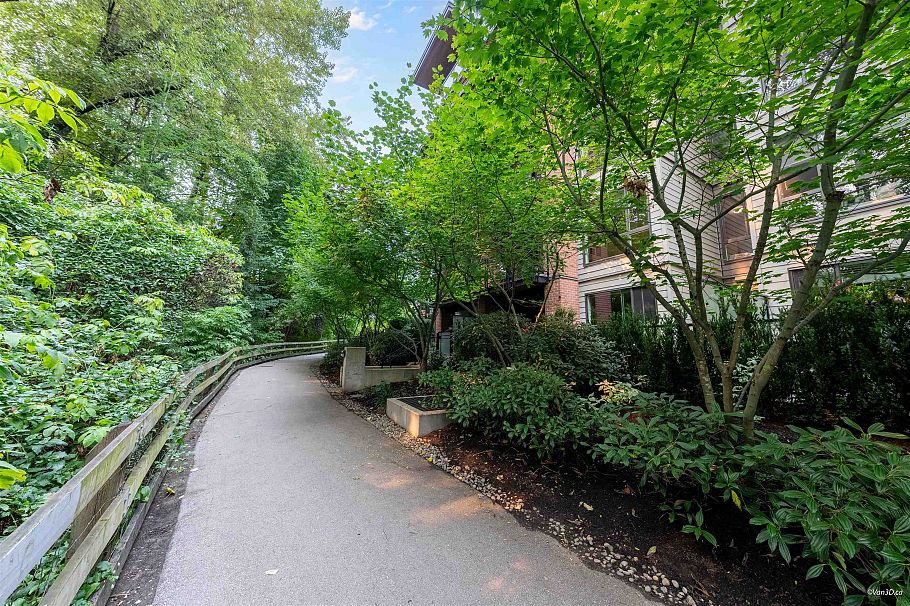 205 733 W 3rd Street North Vancouver, BC - 33