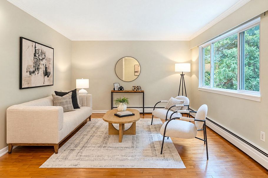403 555 W 28th Street North Vancouver, BC - 1
