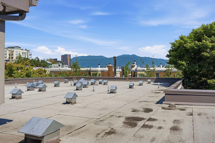 1344 W 7th Avenue Vancouver, BC - 24