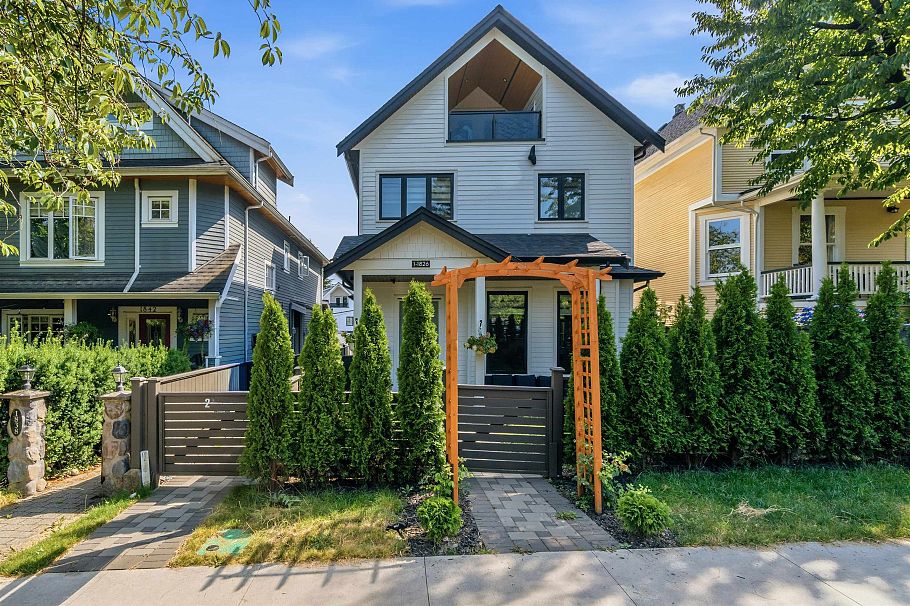 2 1826 E 2nd Avenue Vancouver, BC - 1