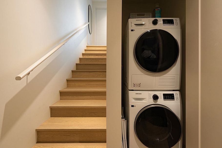 24 632 E 3rd Street North Vancouver, BC - 32