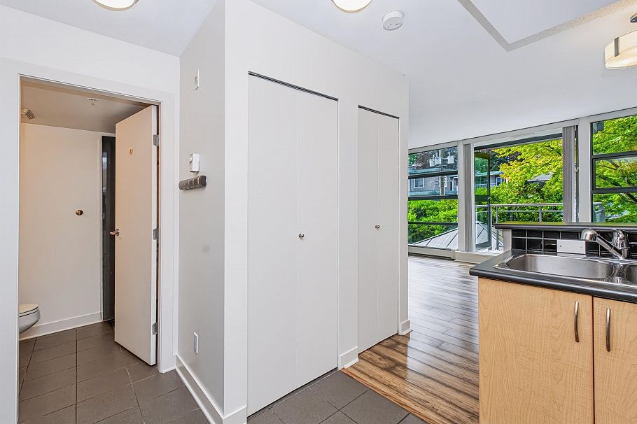 202 1688 Robson Street Vancouver, BC - 8